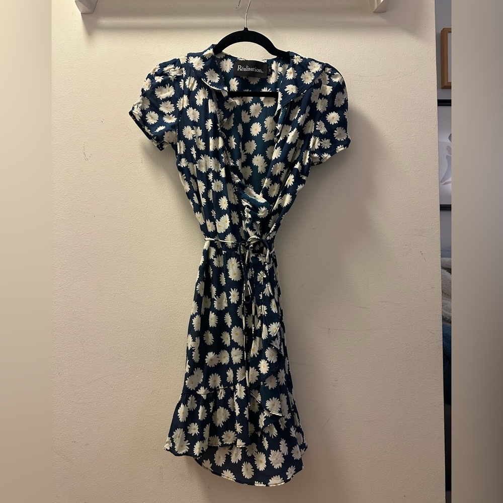 Réalisation Par The Valentina Short Sleeve Wrap Dress in Daisy | Size XS NEW - Picture 5 of 6